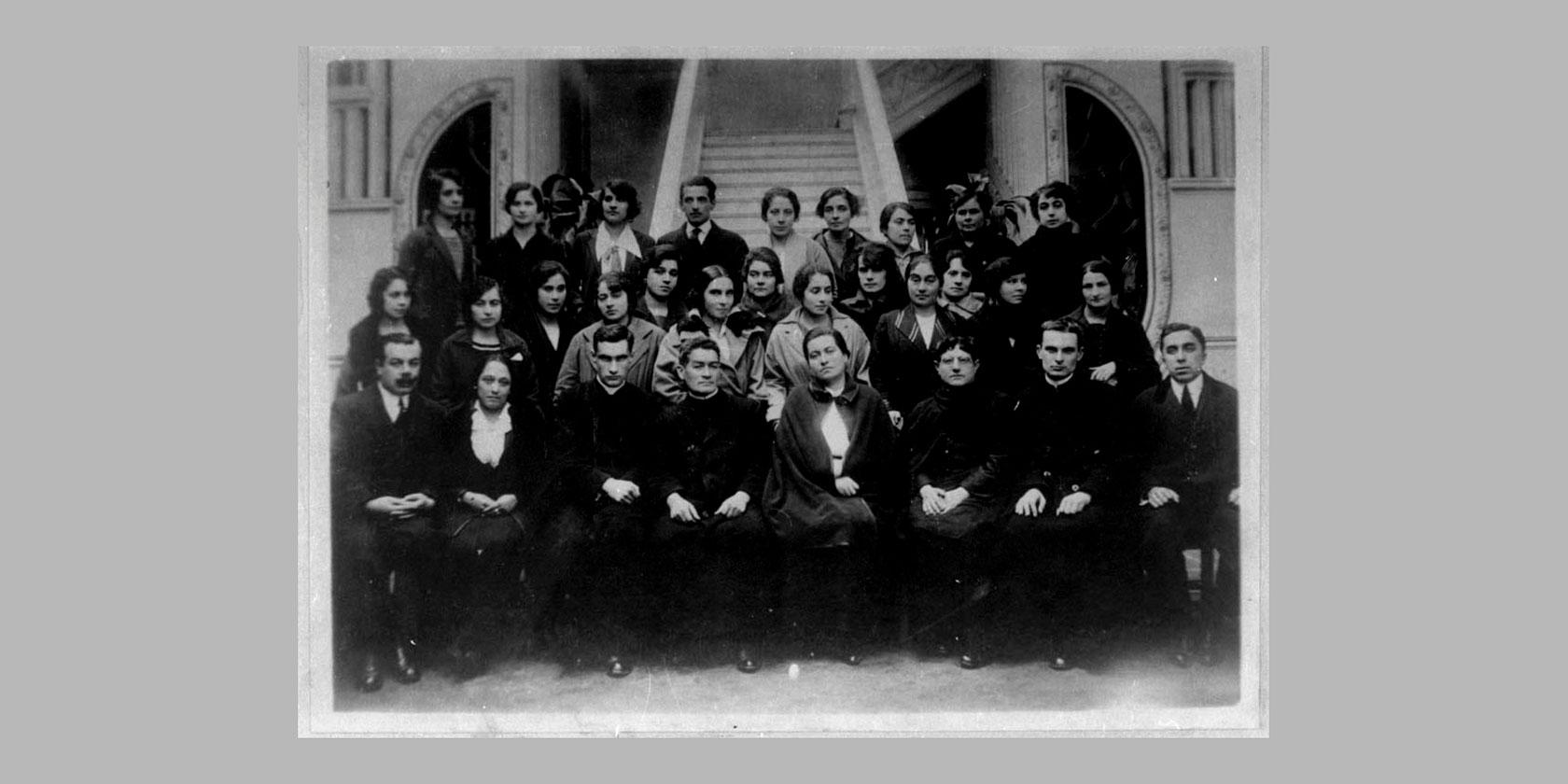 Gabriela Mistral y su primer viaje México: un hito en su trayectoria pedagógica e intelectual
